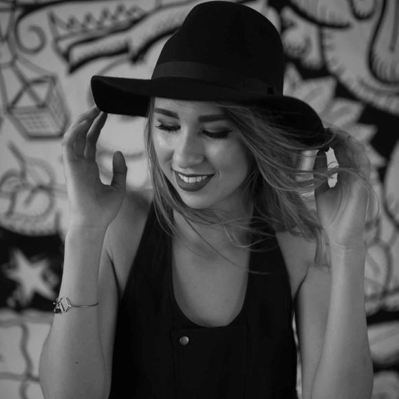 Meet your Posher, Aspen - Picture 1 of 1